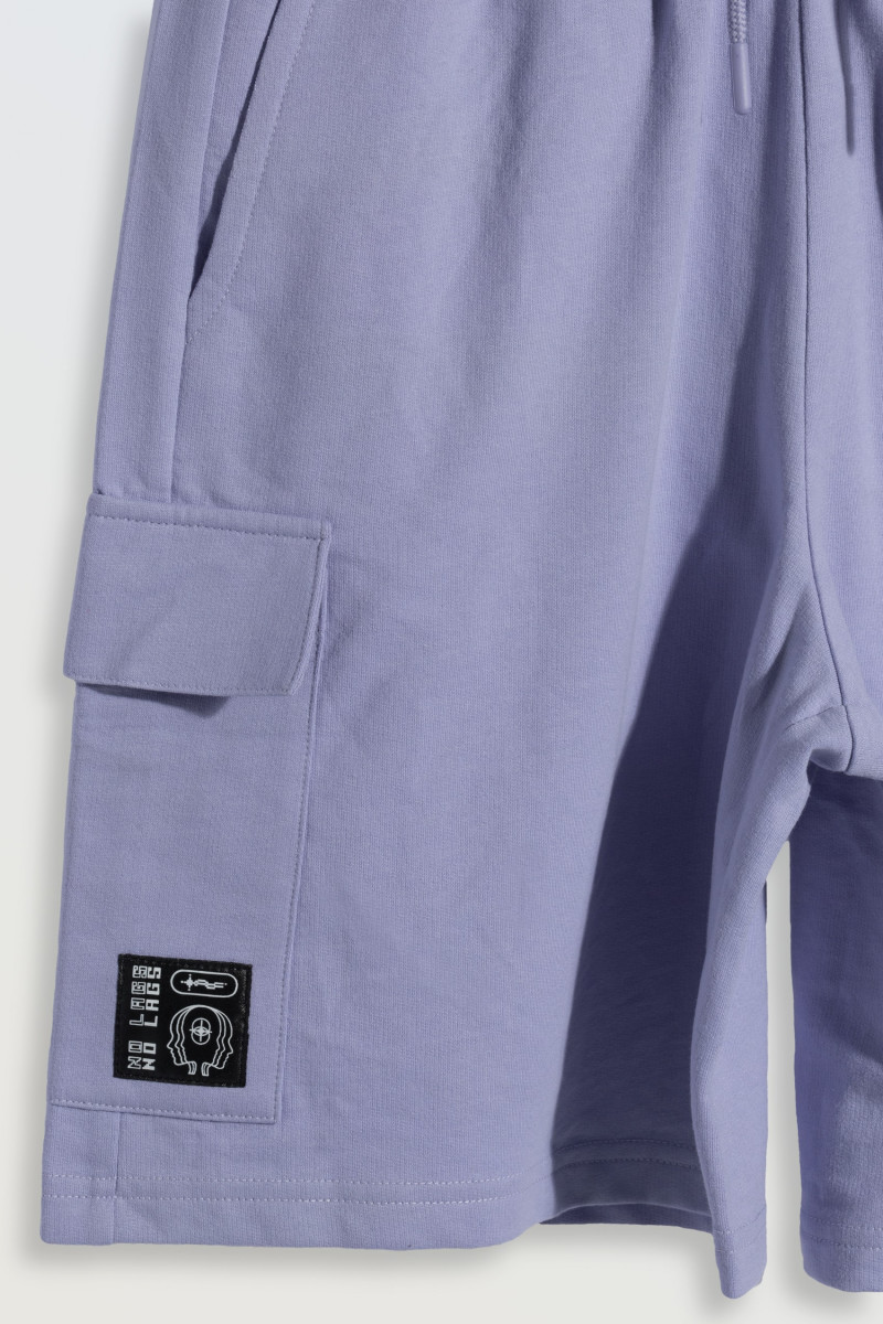 Jasnofioletowe krótkie spodenki z naszywanymi kieszeniami, fioletowy