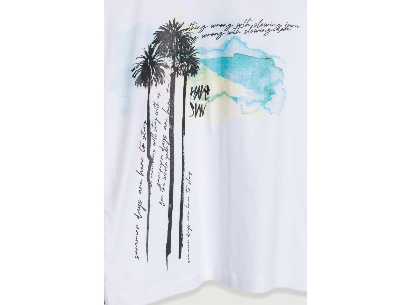 Biały t-shirt z kolorowymi nadrukami z przodu