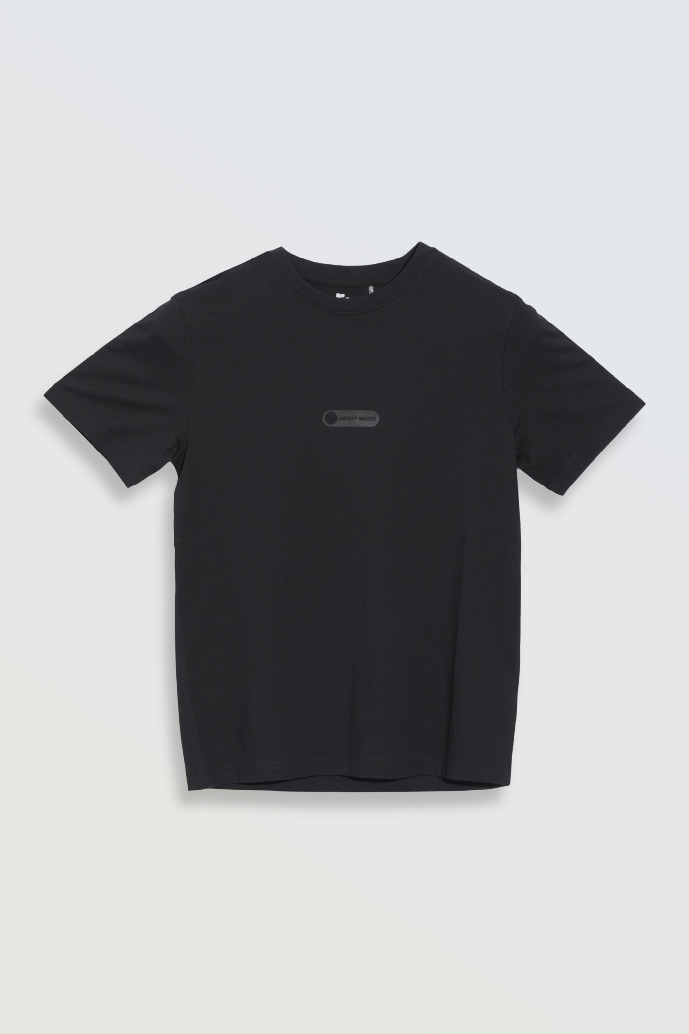 Czarny t-shirt z minimalistycznym nadrukiem
