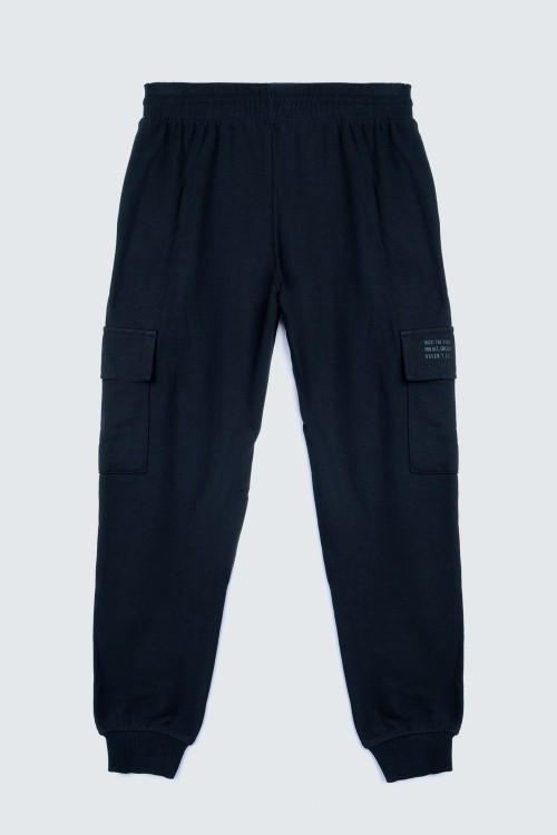 Czarne spodnie dresowe z przestrzennymi kieszeniami na nogawkach