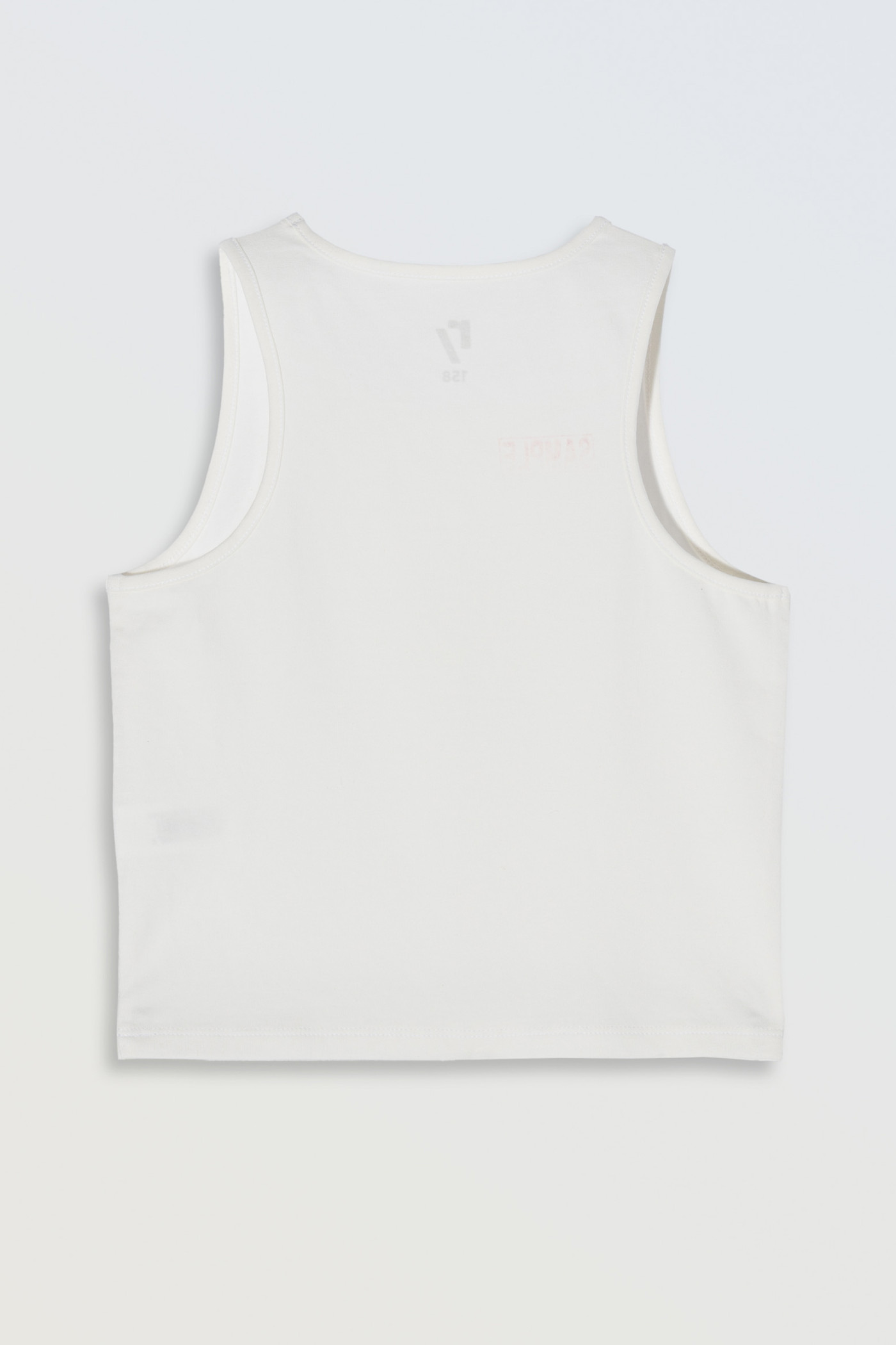 Biały  crop-top na ramiączkach z minimalistycznym nadrukiem