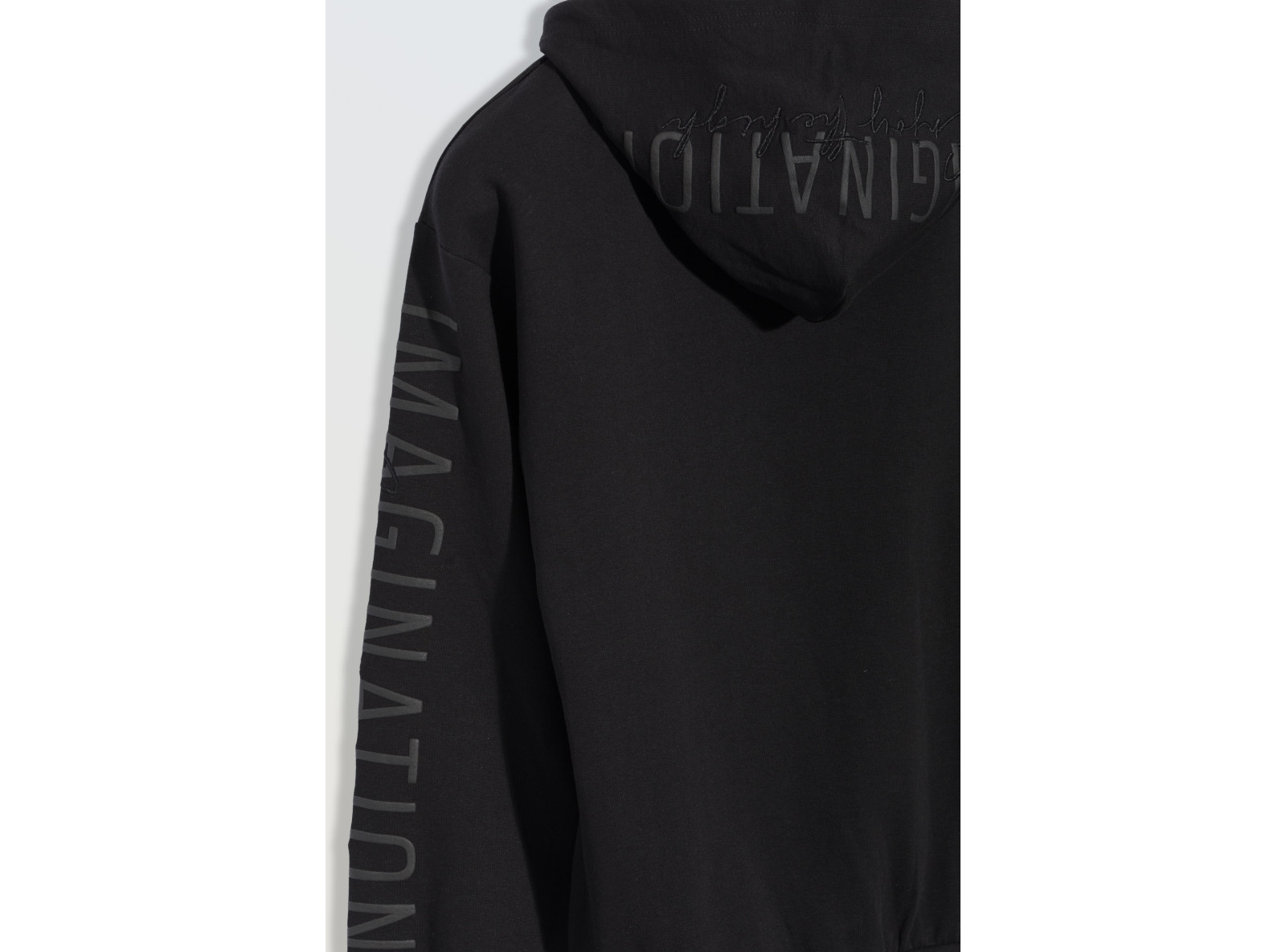 Czarna bluza oversize z kapturem zapinana na zamek