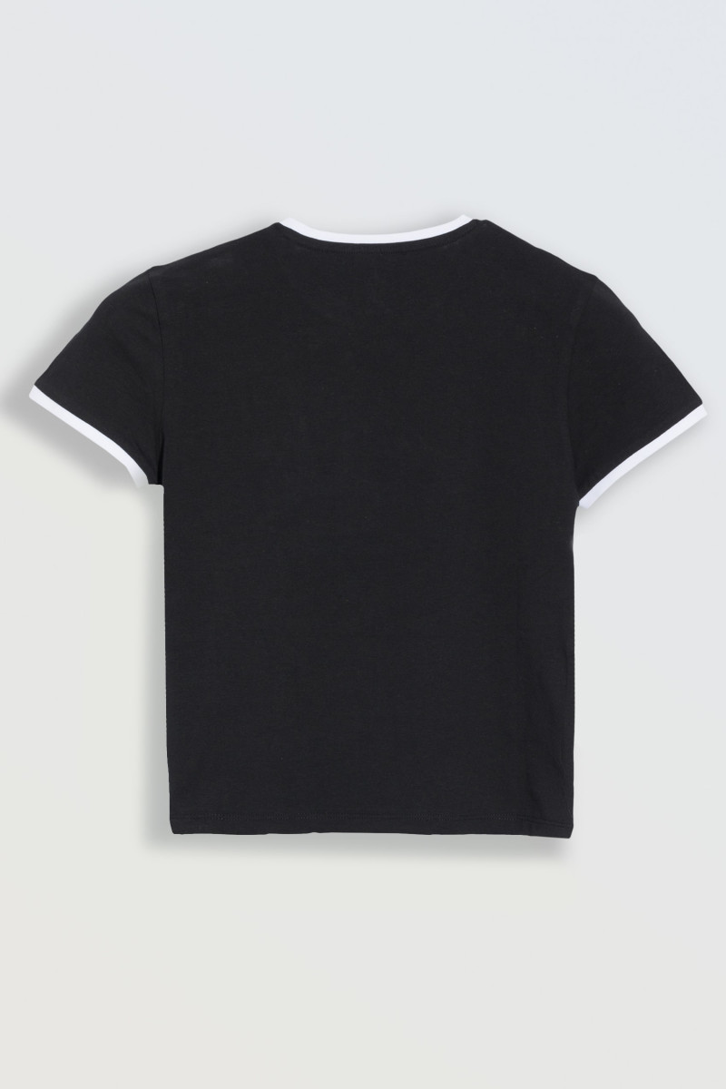 Czarny top z kontrastową lamówką