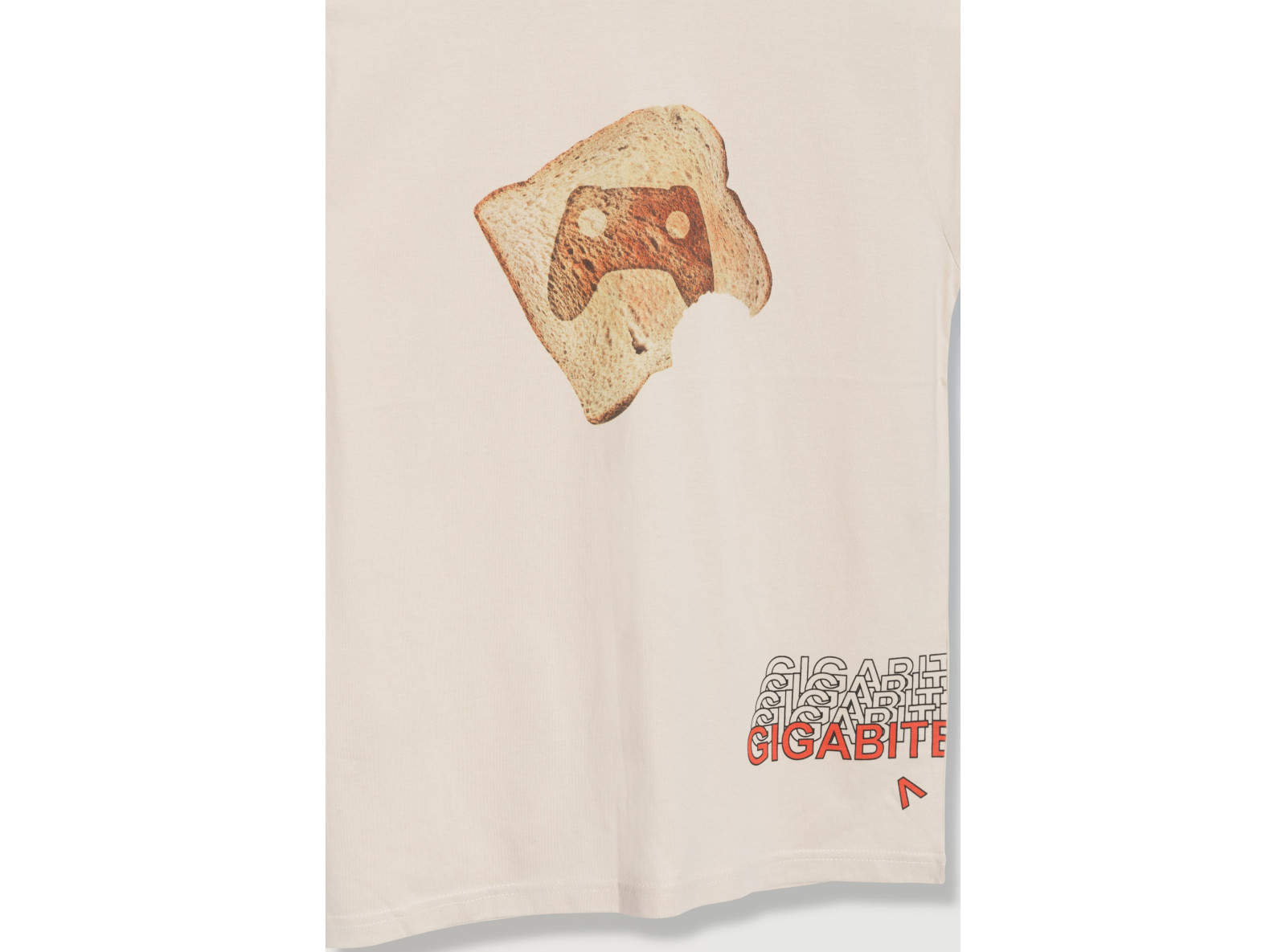 Beżowy t-shirt z kolorowymi nadrukami z przodu