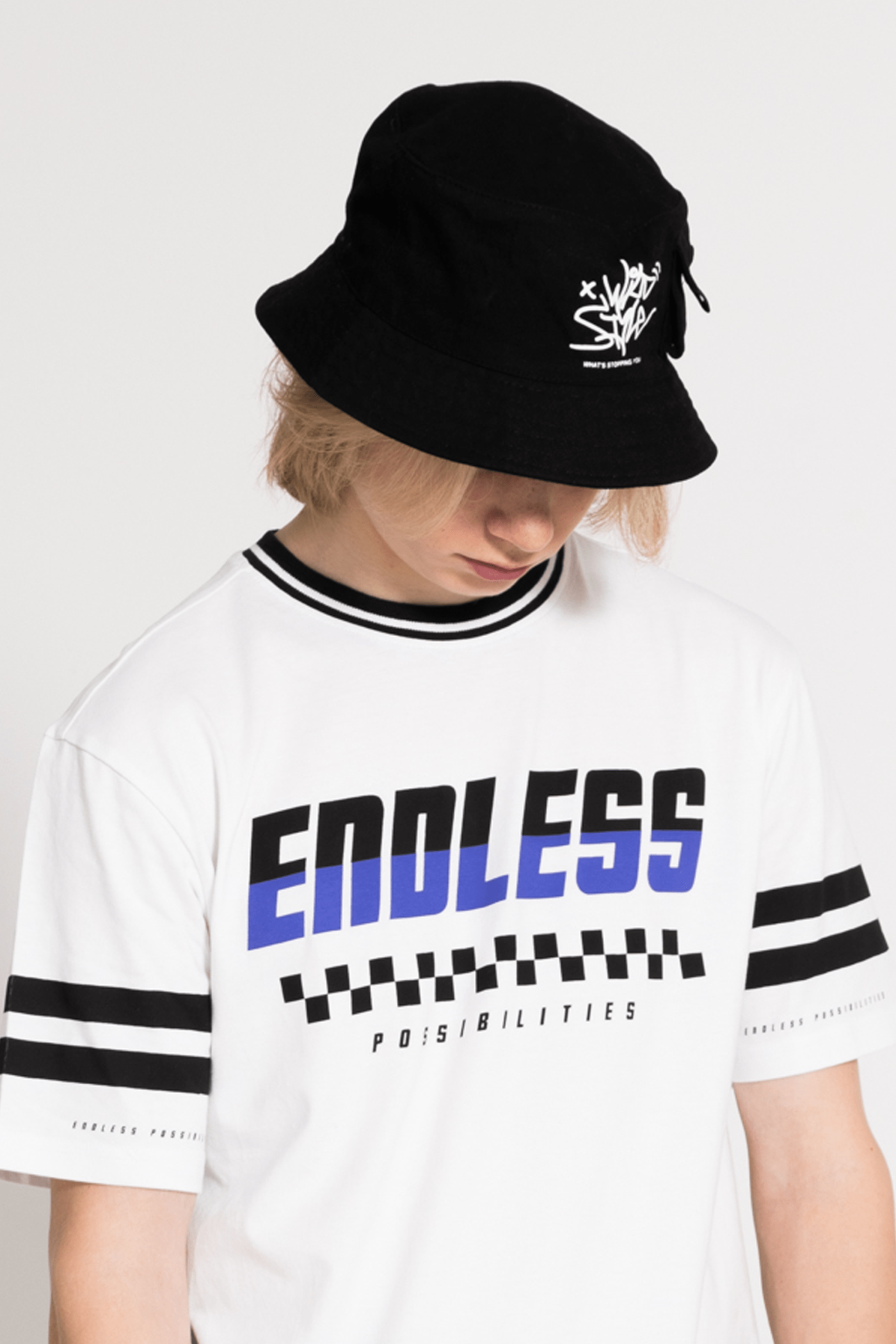 Czarny kapelusz bucket-hat z grafiką