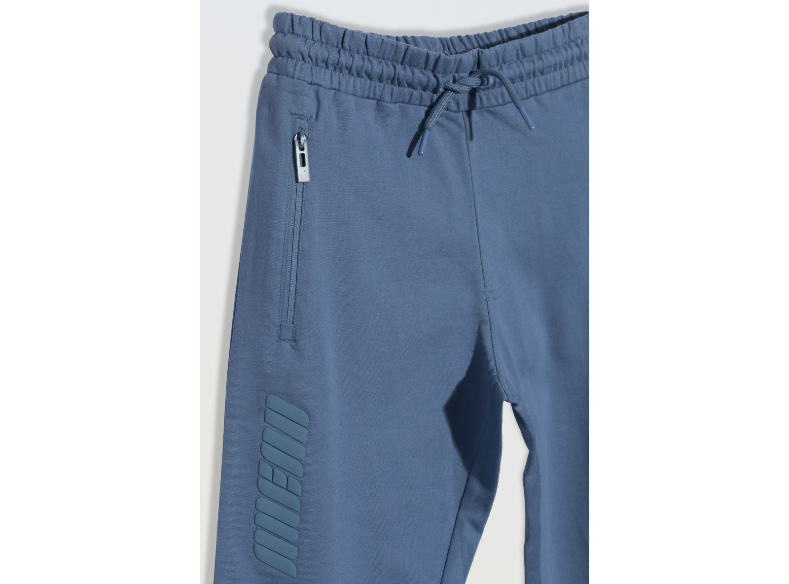 Niebieskie spodnie dresowe z kieszeniami zapinanymi na zamek