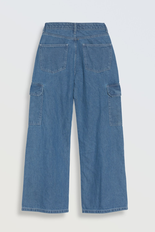Niebieskie jeansy typu cargo