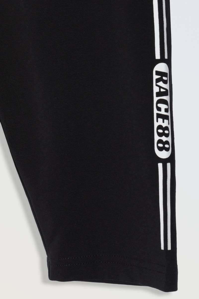 Czarne spodenki typu biker z kontrastowymi nadrukami z boku, czarny