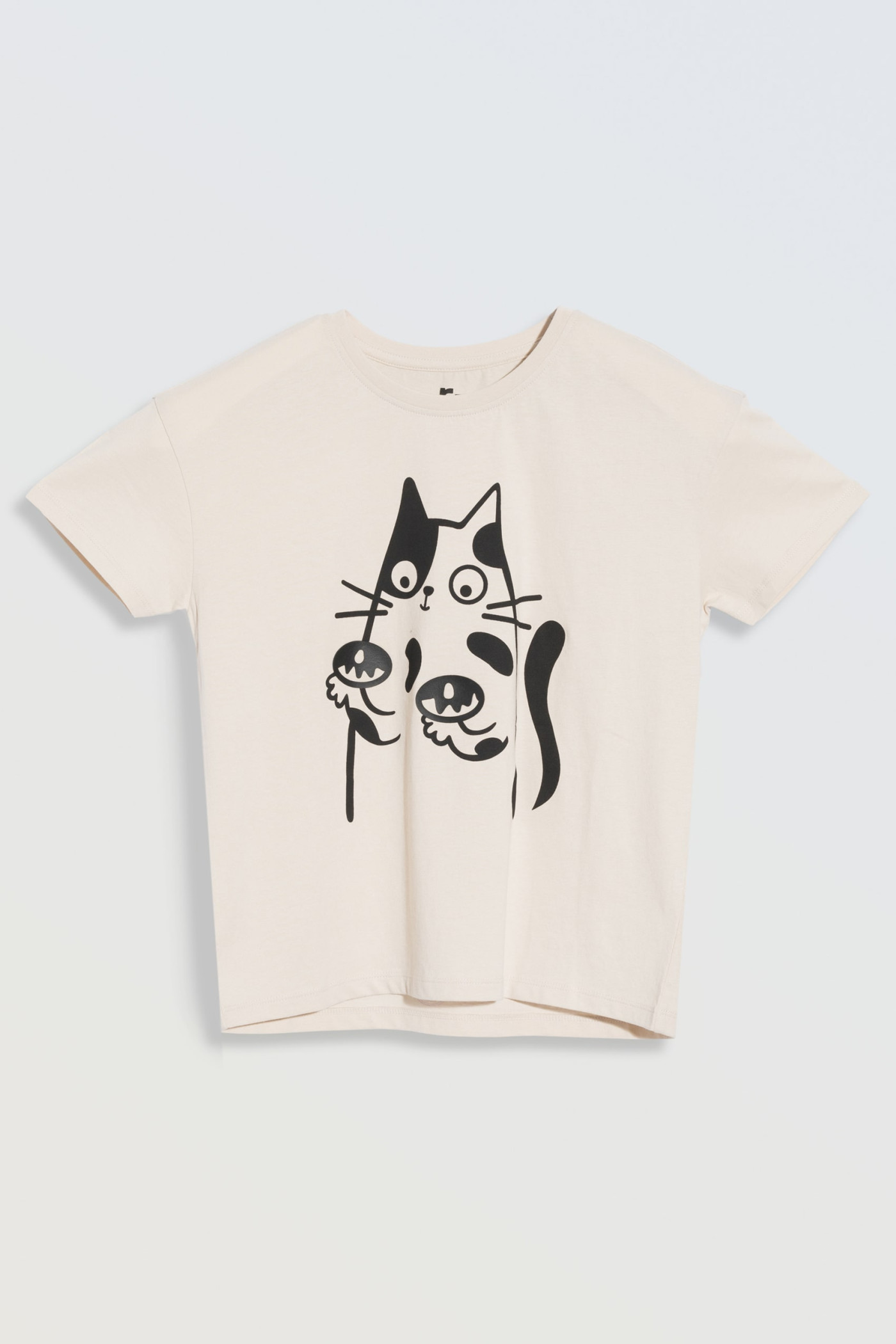 Beżowy t-shirt z kontrastowym nadrukiem z przodu