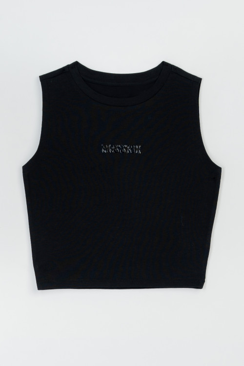Czarny crop top bez rękawów z minimalistycznym nadrukiem na wysokości piersi