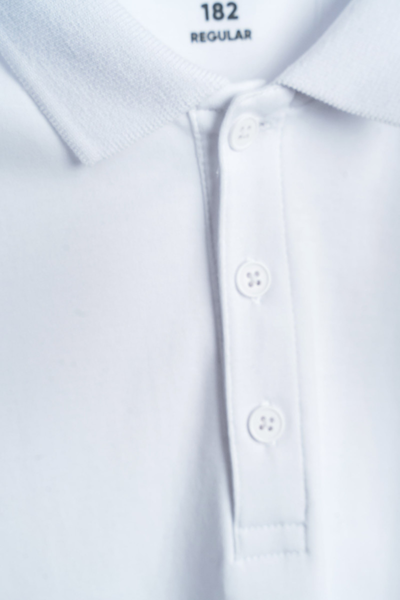 Biała koszulka polo z krótkim rękawem