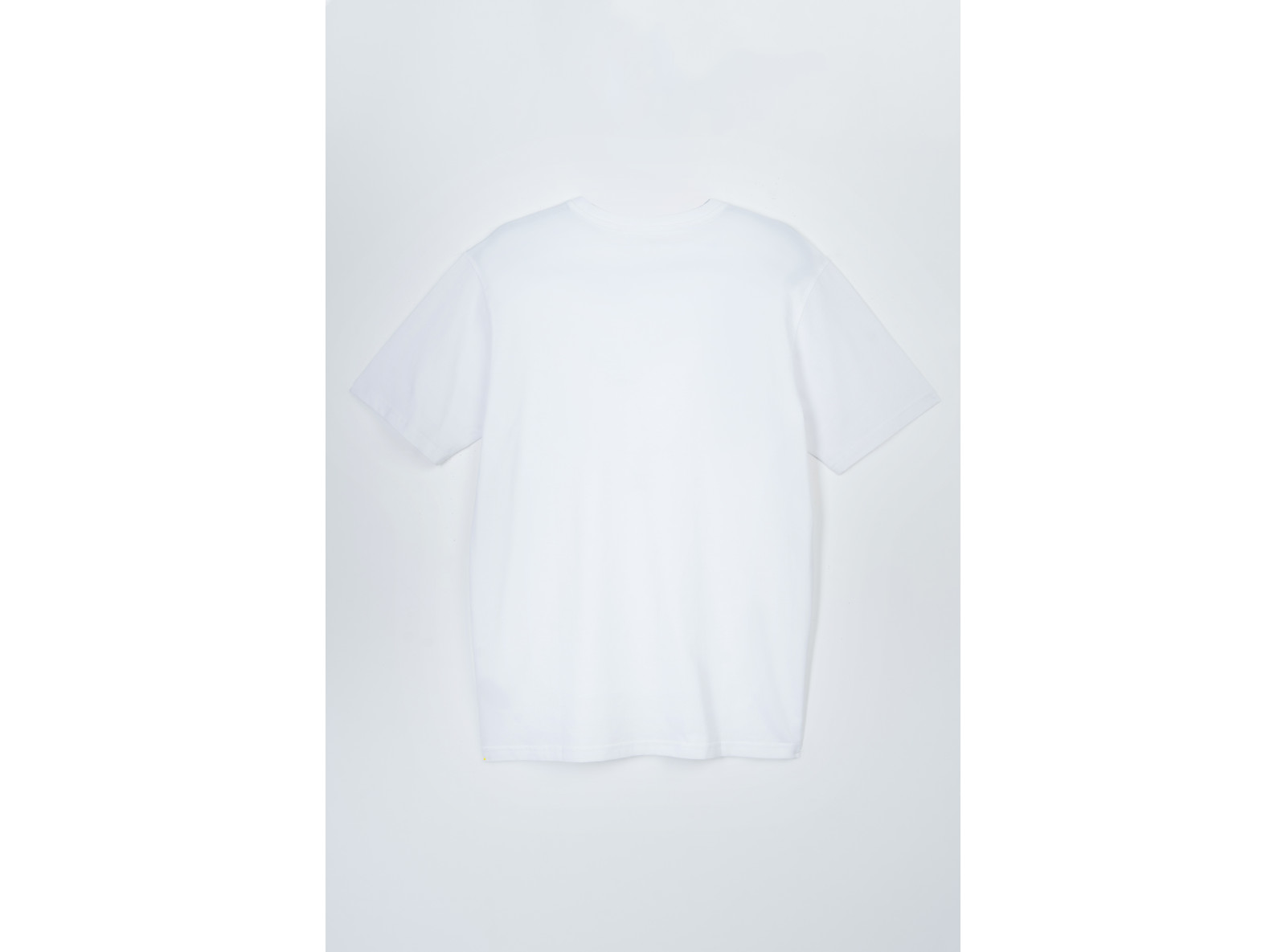 Biały t-shirt z kontrastowym nadrukiem z przodu