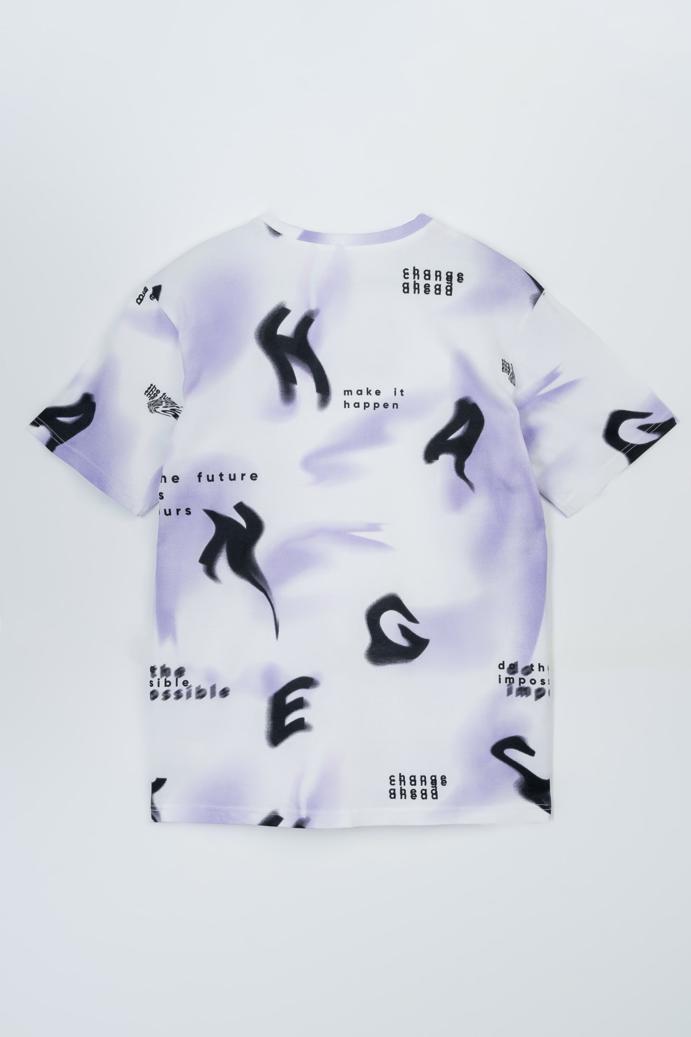 Biało-fioletowy t-shirt z czarnymi nadrukami na całości