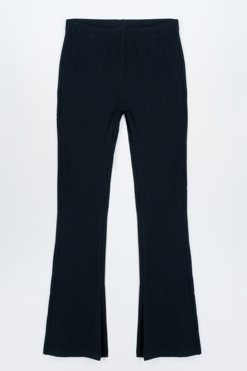 Czarne spodnie typu dzwony z prążkowanej dzianiny