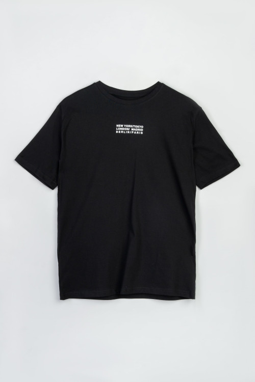 Czarny t-shirt z minimalistycznym nadrukiem z przodu