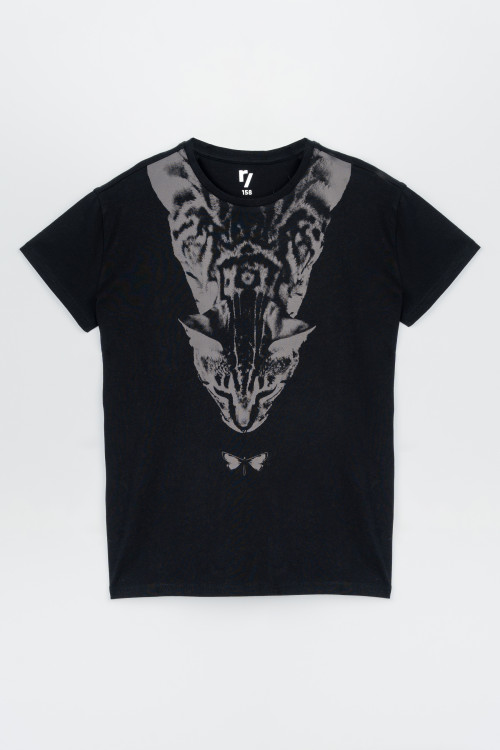 Czarny t-shirt z kolorowymi nadrukami z przodu