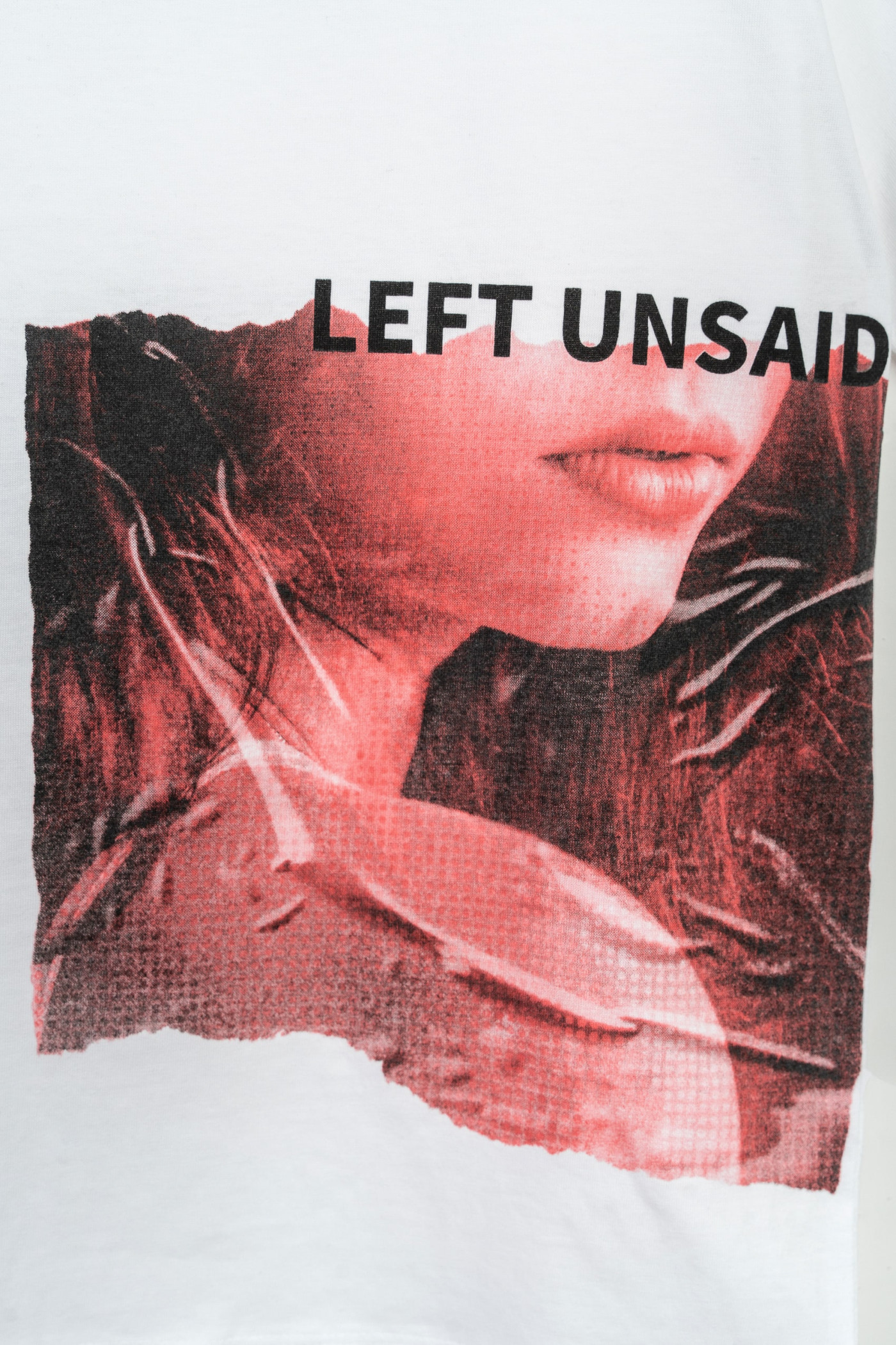 Biały t-shirt oversize z kolorową grafiką z przodu