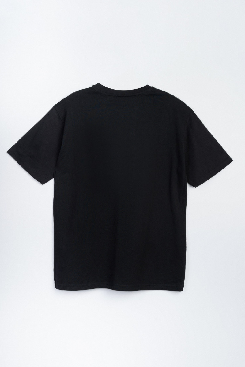 Czarny t-shirt z kolorową grafiką z przodu