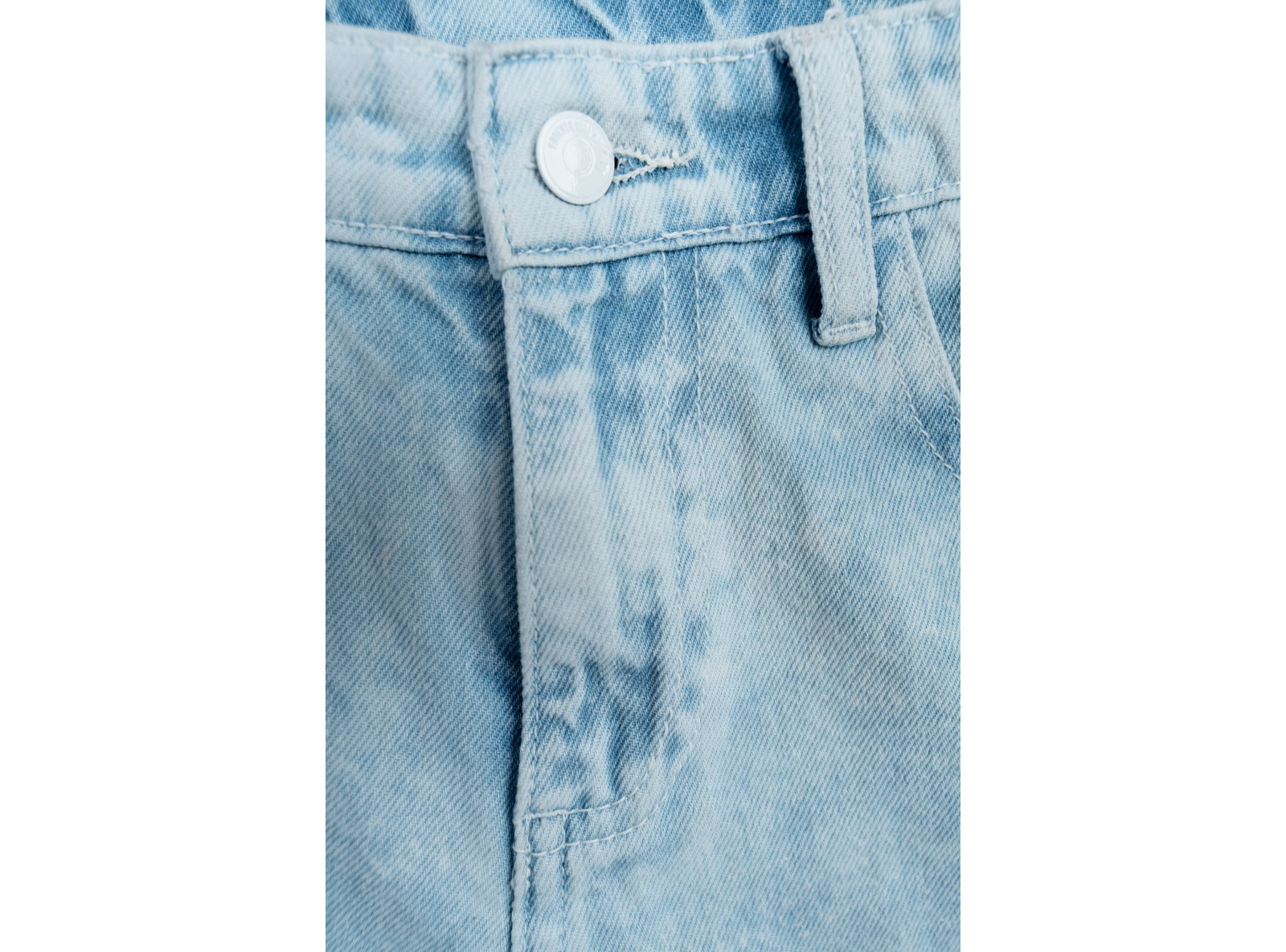 Jasnoniebieskie jeansowe spodnie z szerokimi nogawkami z kolorowymi nadrukami