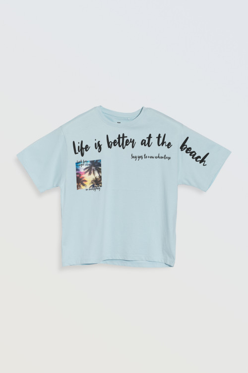 Błękitny t-shirt z kolorowym nadrukiem z przodu