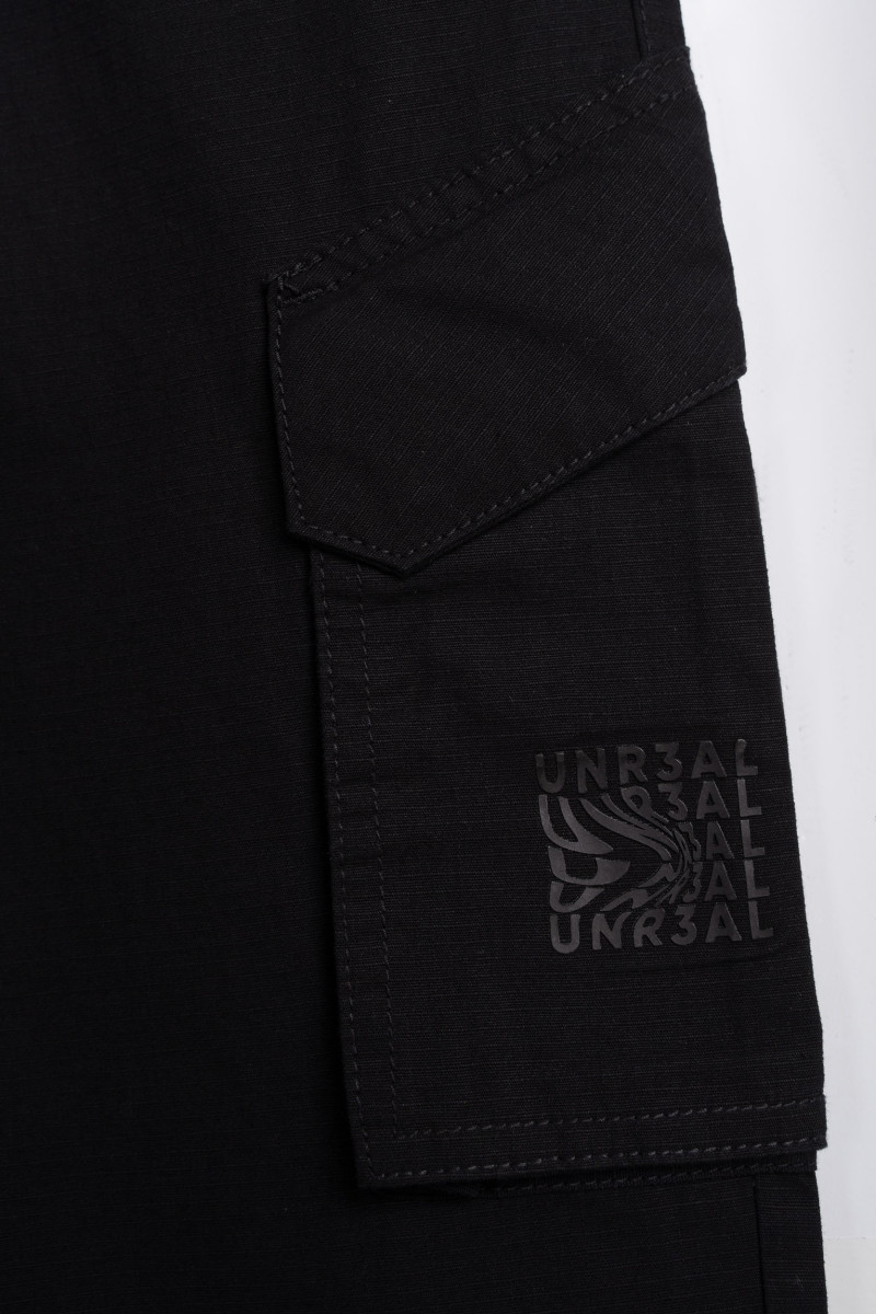 Czarne spodnie dresowe z naszywanymi kieszeniami, czarny