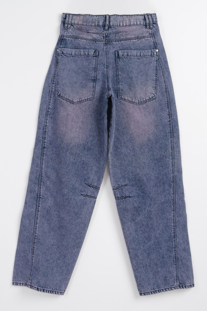 Niebiesko-fioletowe cieniowane spodnie jeansowe typu baloon z modnymi cięciami, fioletowy