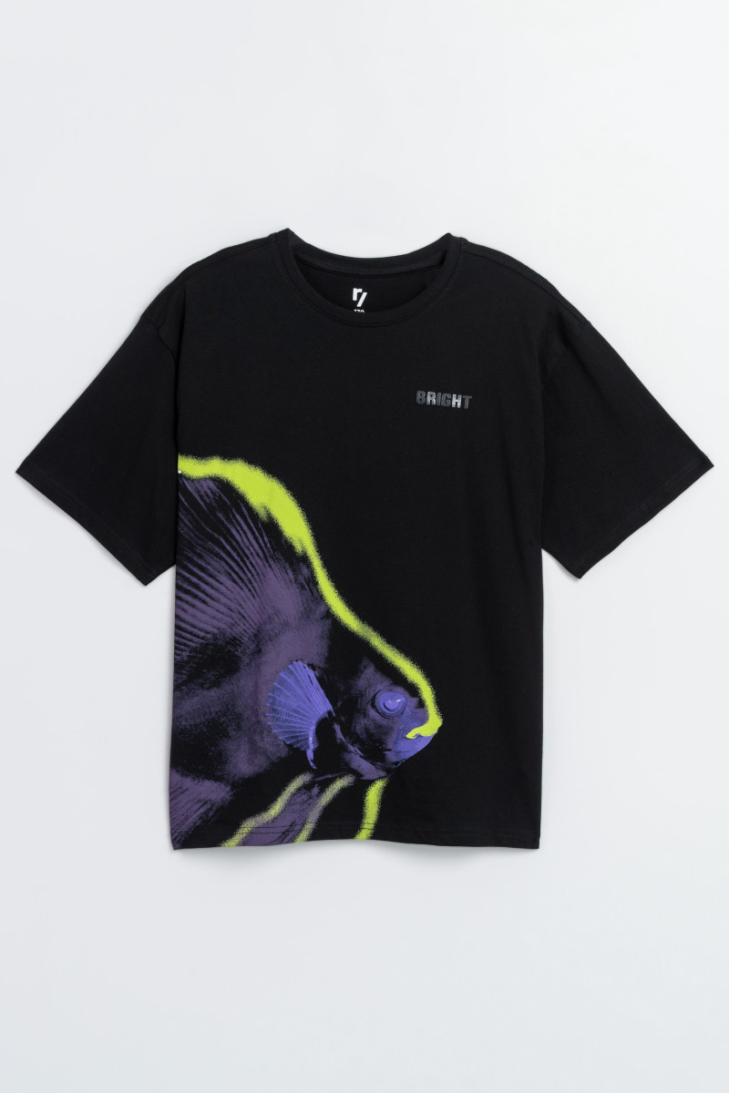 Czarny t-shirt z kolorową grafiką z przodu, czarny