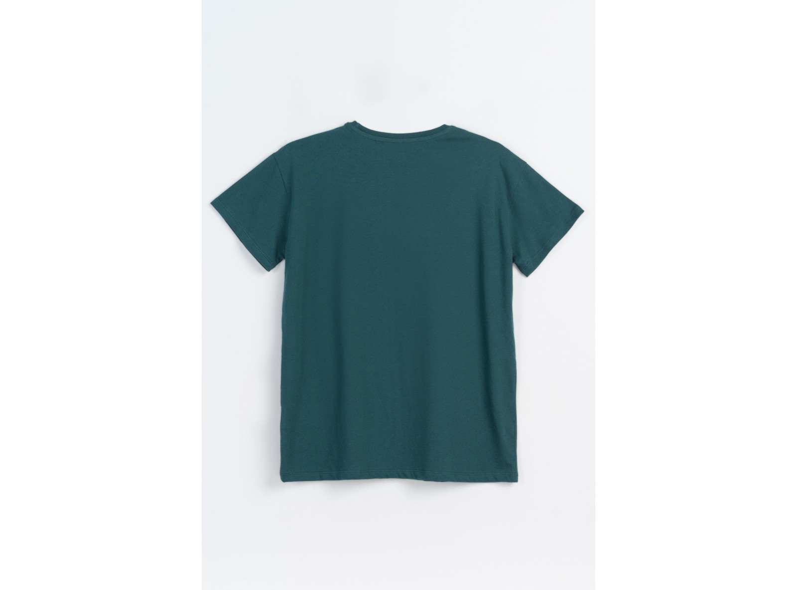 Zielony t-shirt z przestrzennym napisem na wysokości piersi