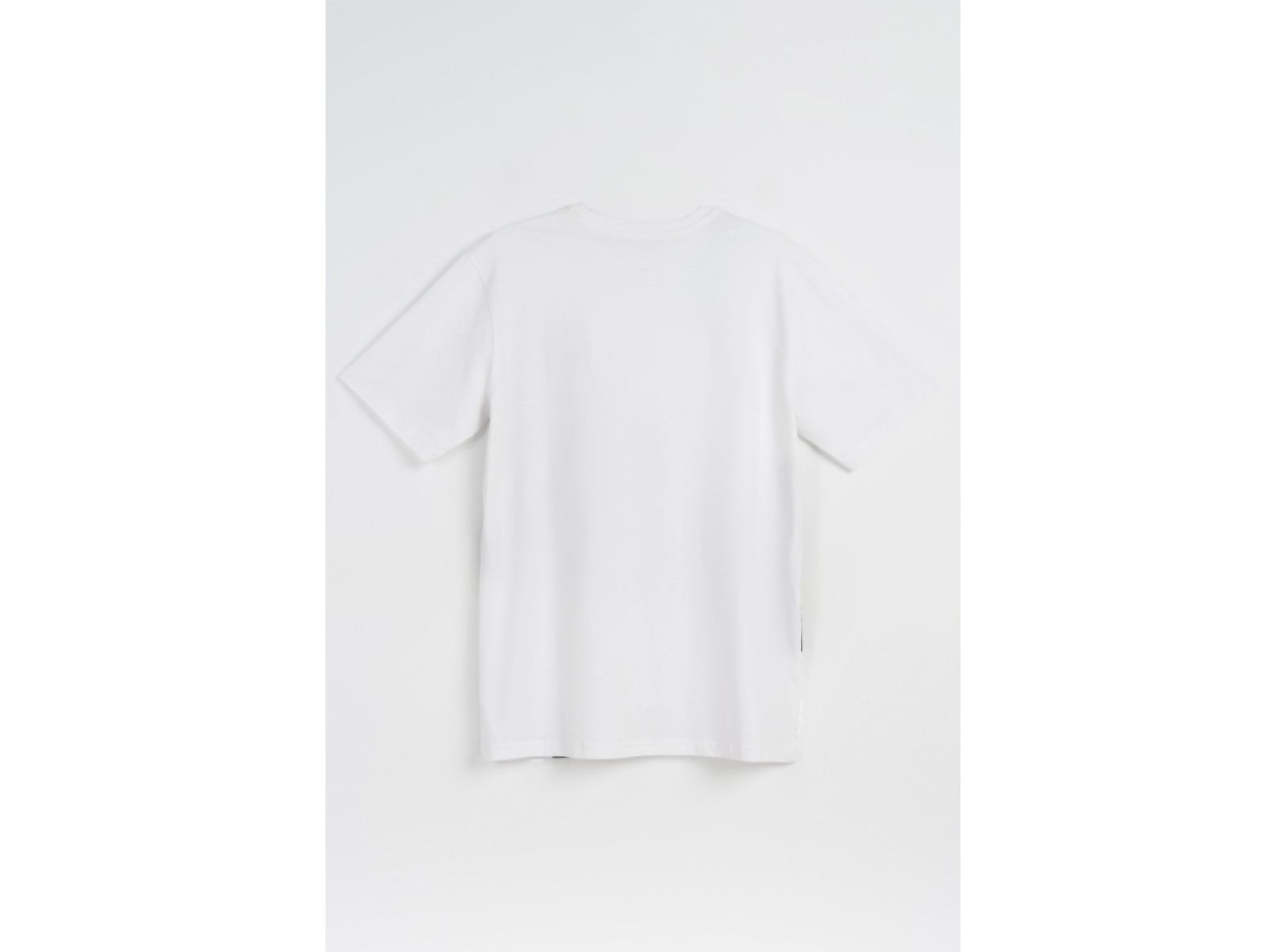 Biały t-shirt z kontrastową grafiką z przodu