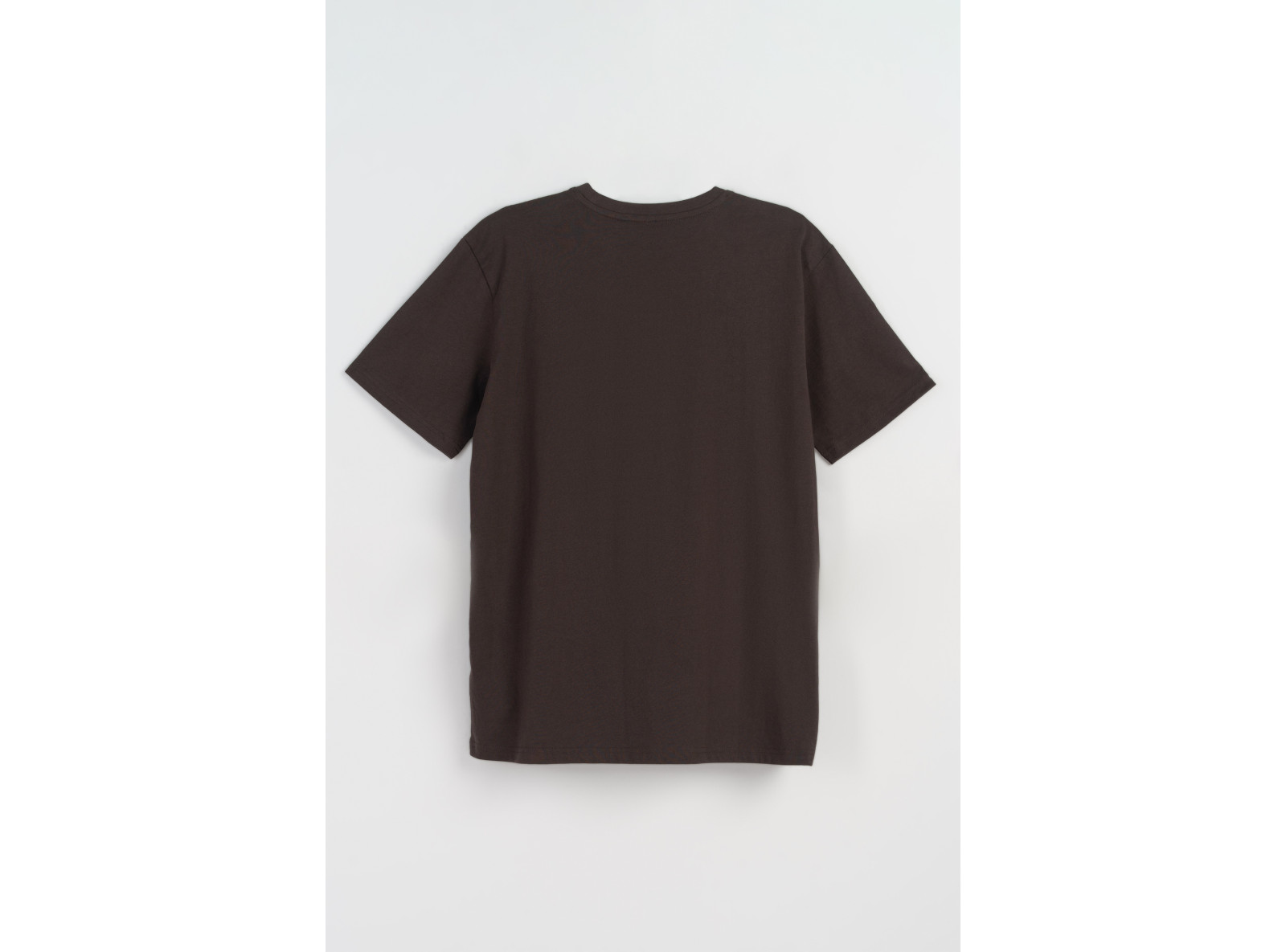 Ciemnobrązowy t-shirt z czarnym nadrukiem z przodu