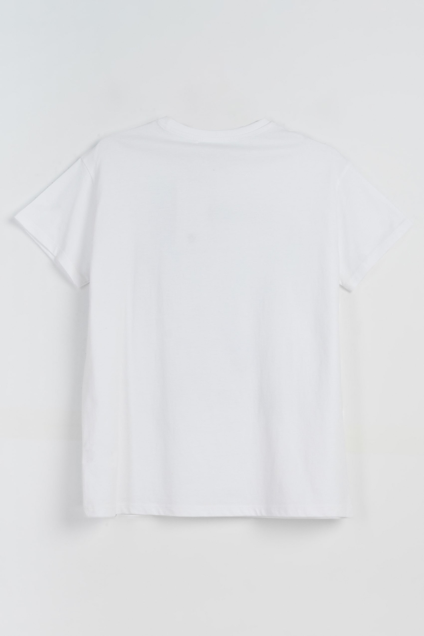 Biały t-shirt z kolorową grafiką z przodu