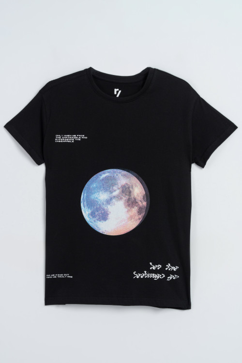 Czarny t-shirt z kolorową grafiką z przodu