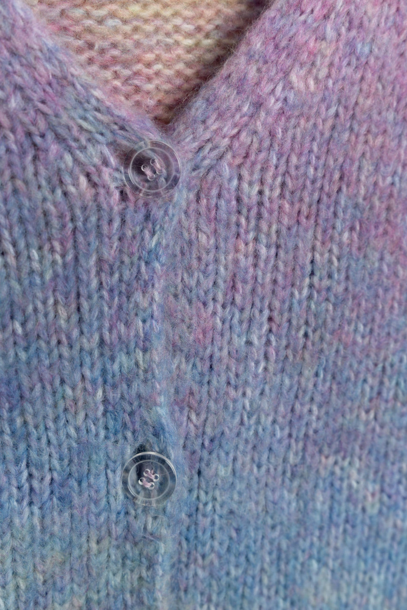 Kolorowy sweter OVERSIZE z efektem ombre zapinany na guziki, multikolor