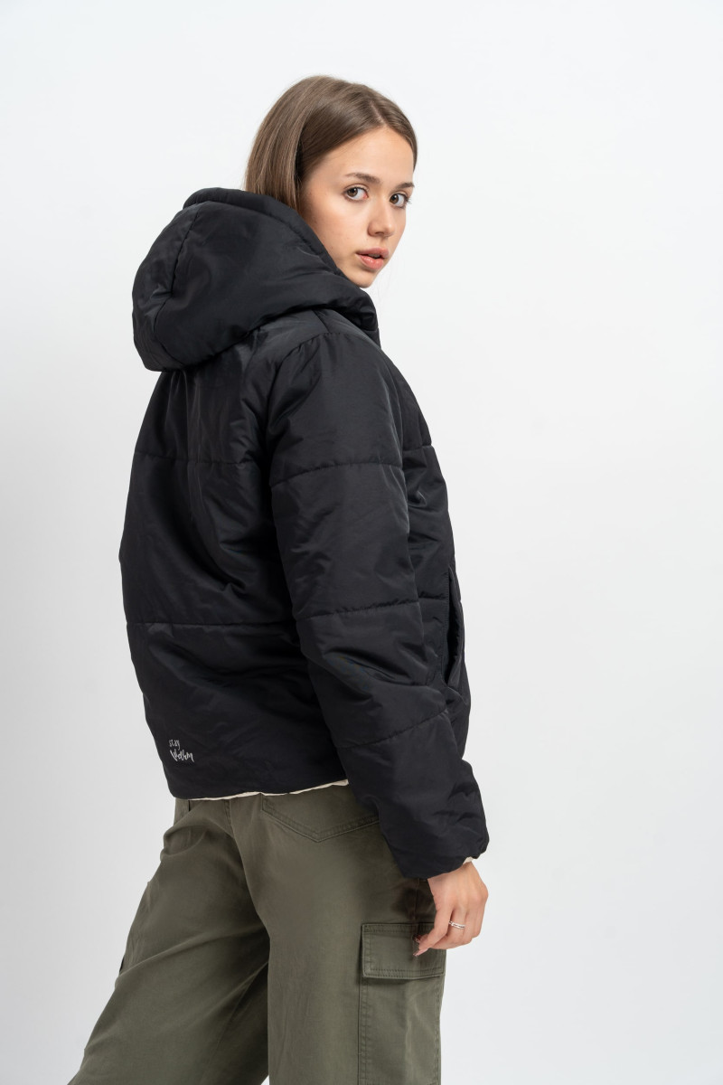 Dwustronna pikowana kurtka z ozdobną naszywką z tyłu lekko ocieplana, beżowy