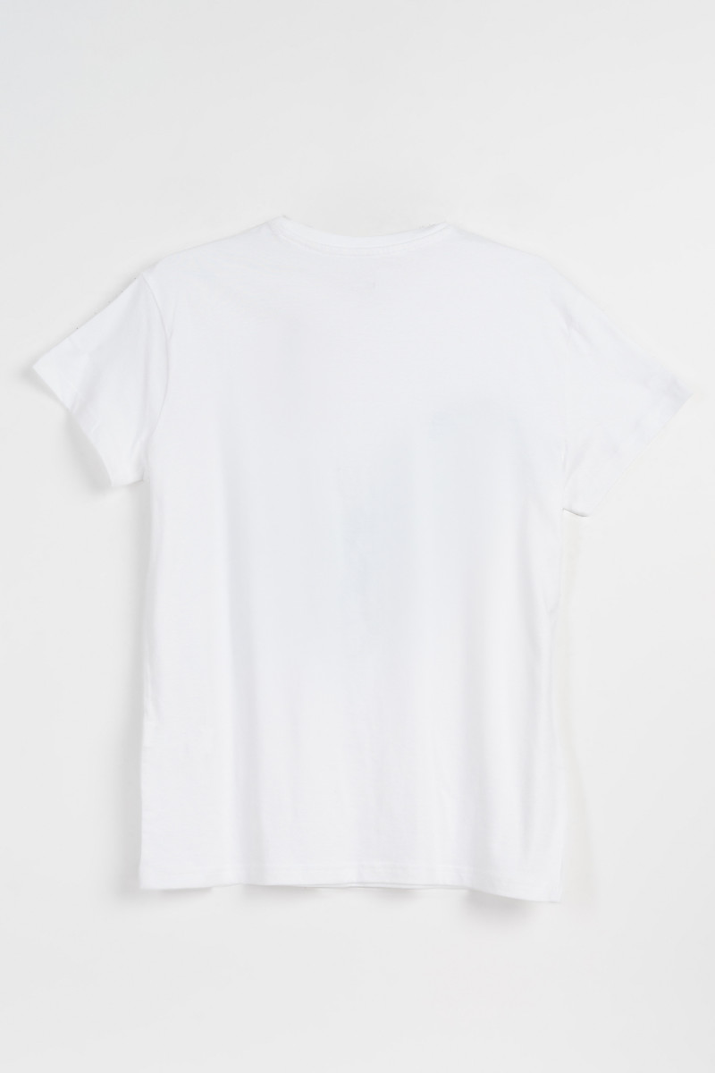 Biały t-shirt z kolorową grafiką z przodu