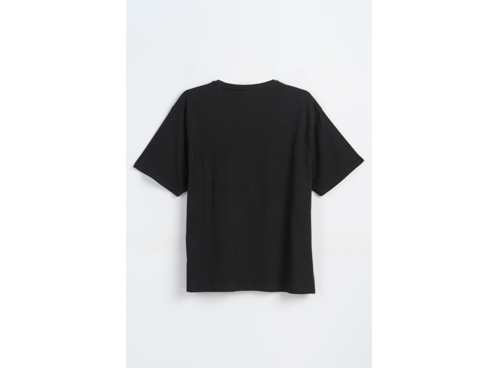 Czarny t-shirt oversize z kontrastowym nadrukiem z przodu