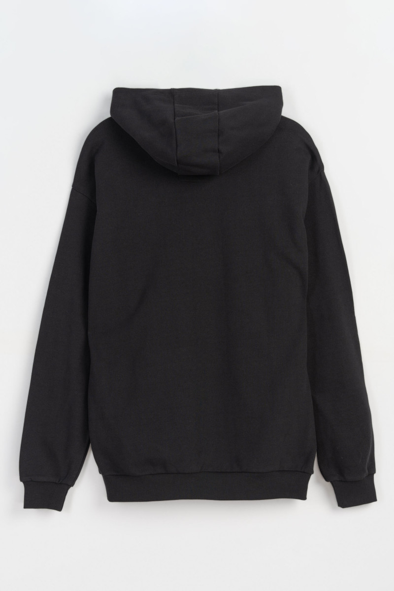 Czarna bluza REGULAR z kapturem z kontrastową grafiką na wysokości piersi, czarny