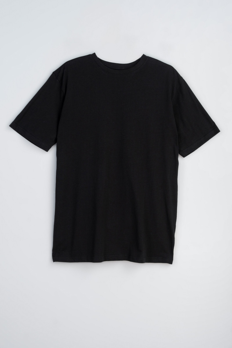 Czarny t-shirt z kontrastowym nadrukiem z tyłu
