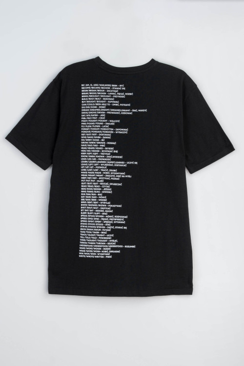 Czarny t-shirt z kontrastowym nadrukiem z tyłu