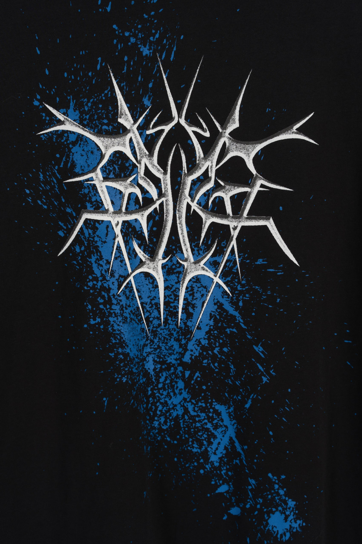 Czarny t-shirt z kolorową grafiką z przodu