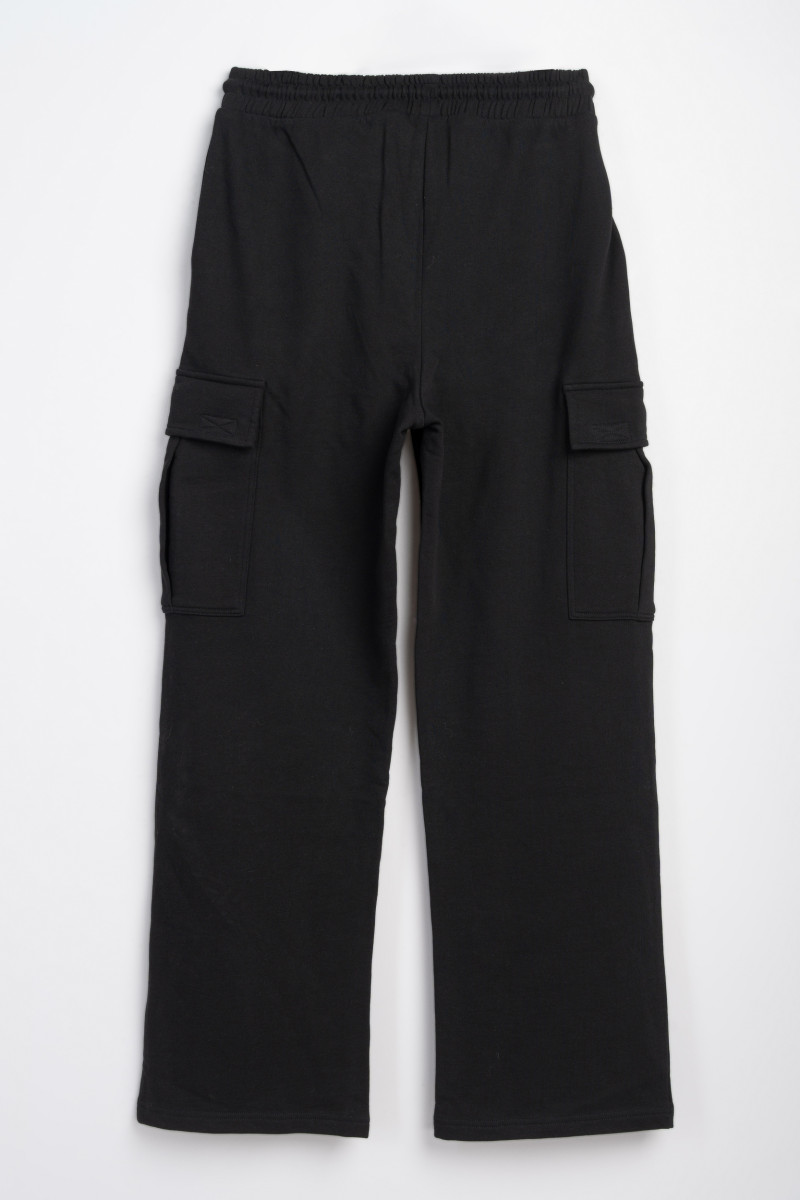 Czarne spodnie dresowe REGULAR z przestrzennymi kieszeniami, czarny