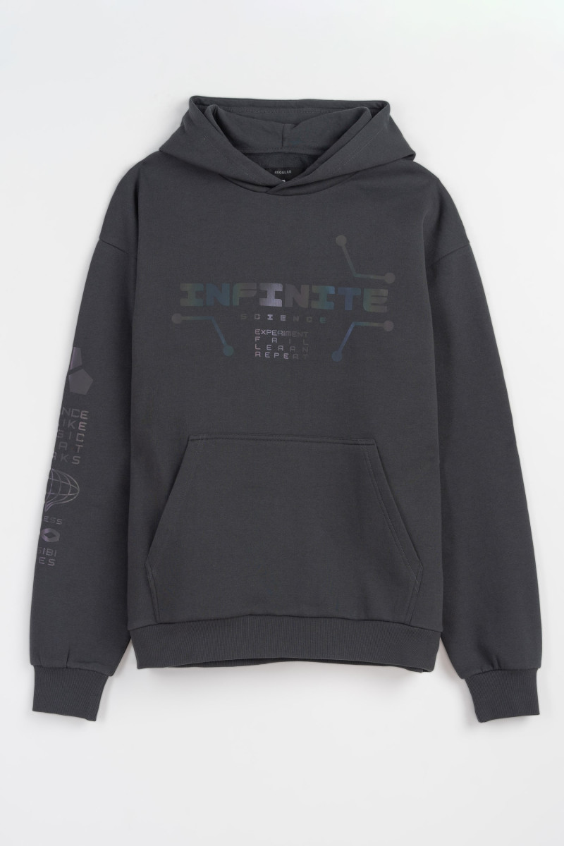 Szara bluza z kapturem z nadrukiem w technice reflective print z przodu