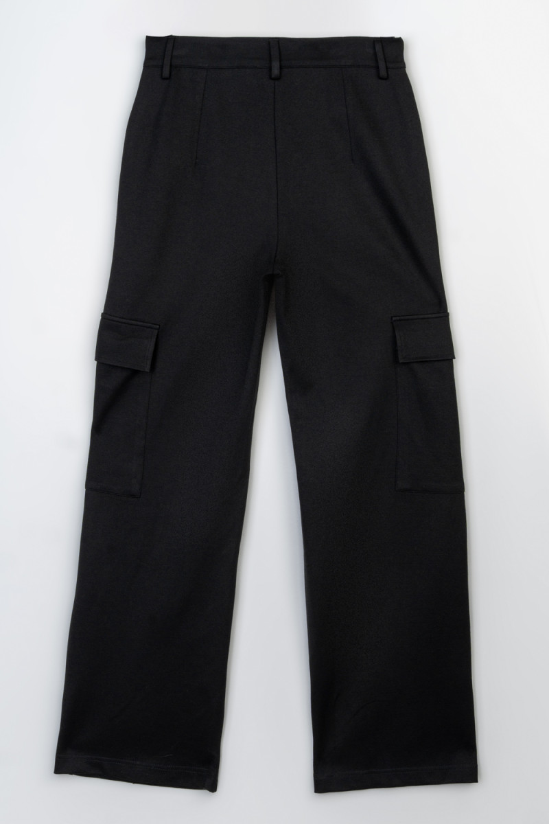 Czarne spodnie WIDE LEG z przestrzennymi kieszeniami, czarny