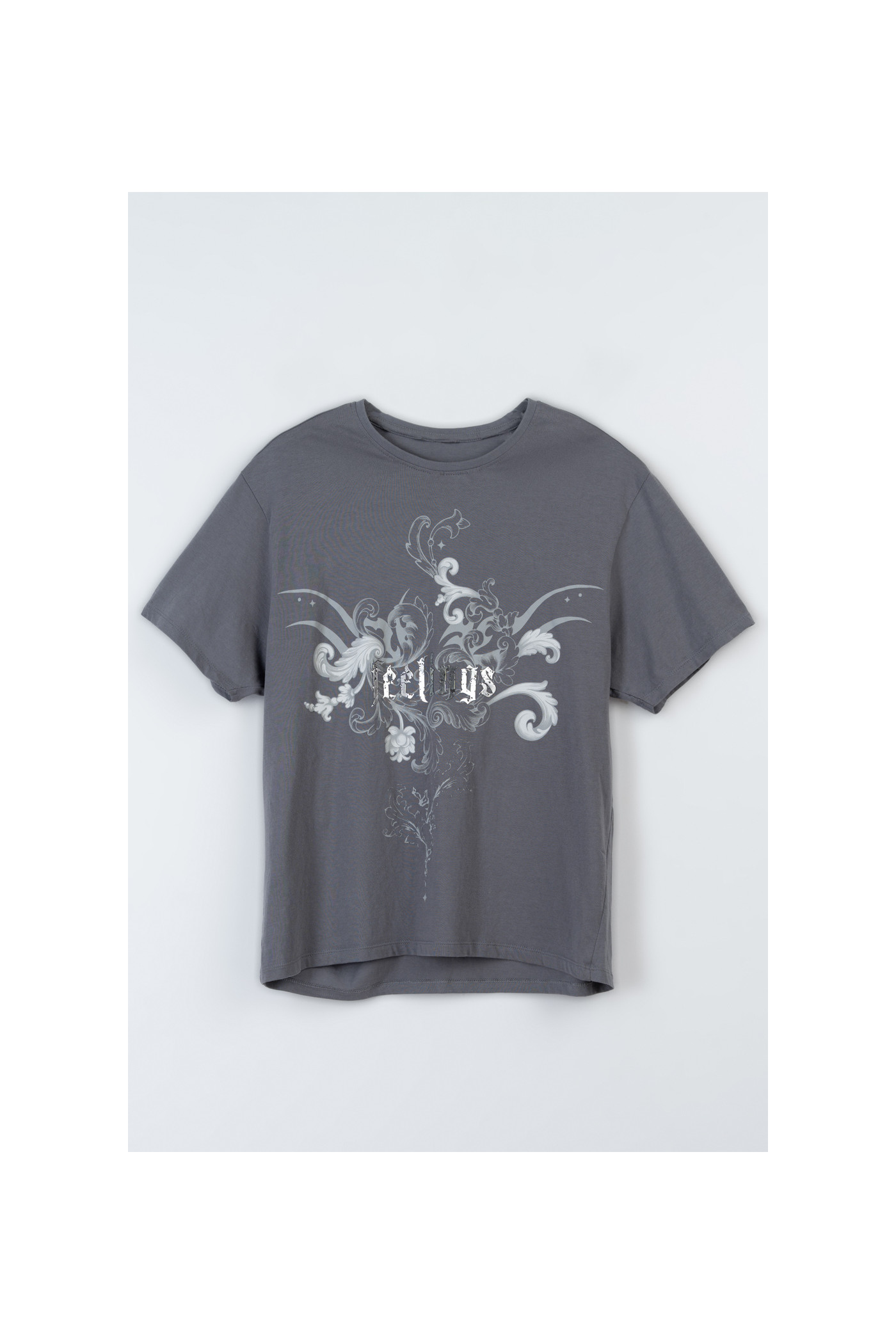 Szary t-shirt oversize z autorską grafiką z przodu