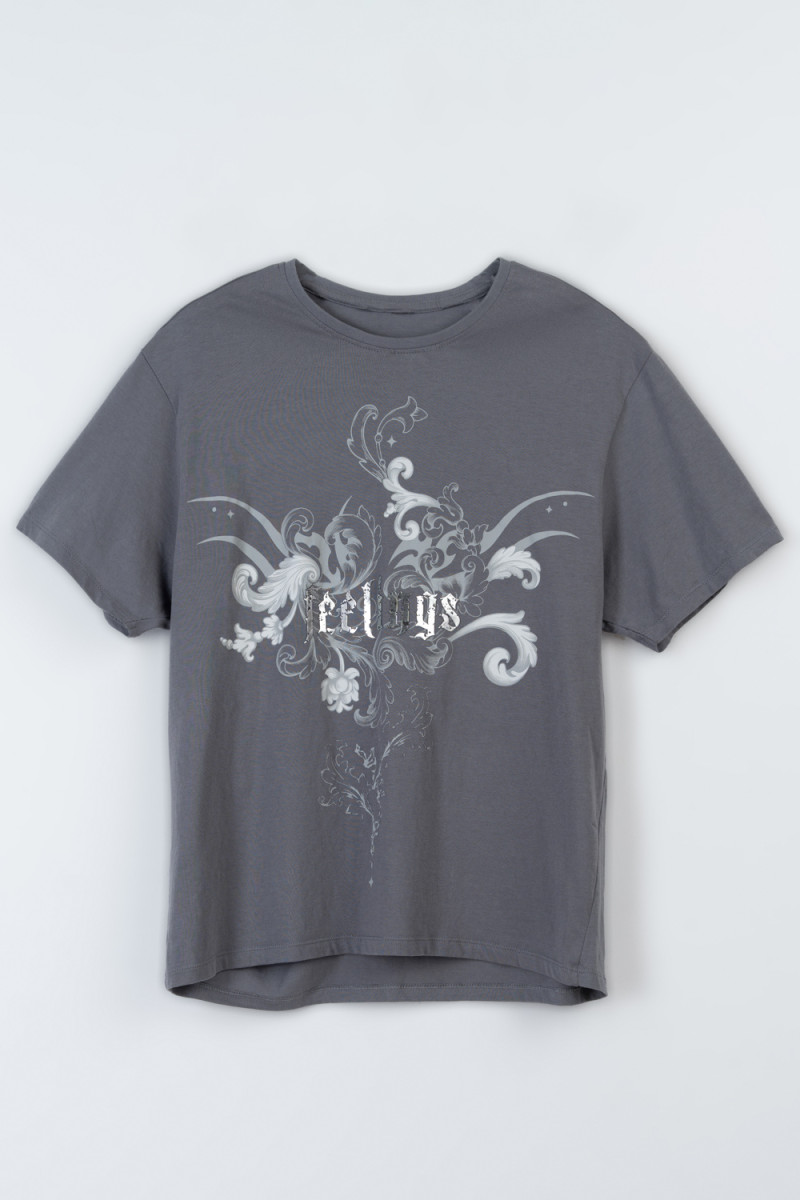 Szary t-shirt oversize z autorską grafiką z przodu