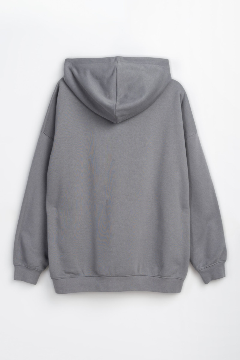 Szara bluza z kapturem oversize z wypukłym nadrukiem na wysokości piersi, szary