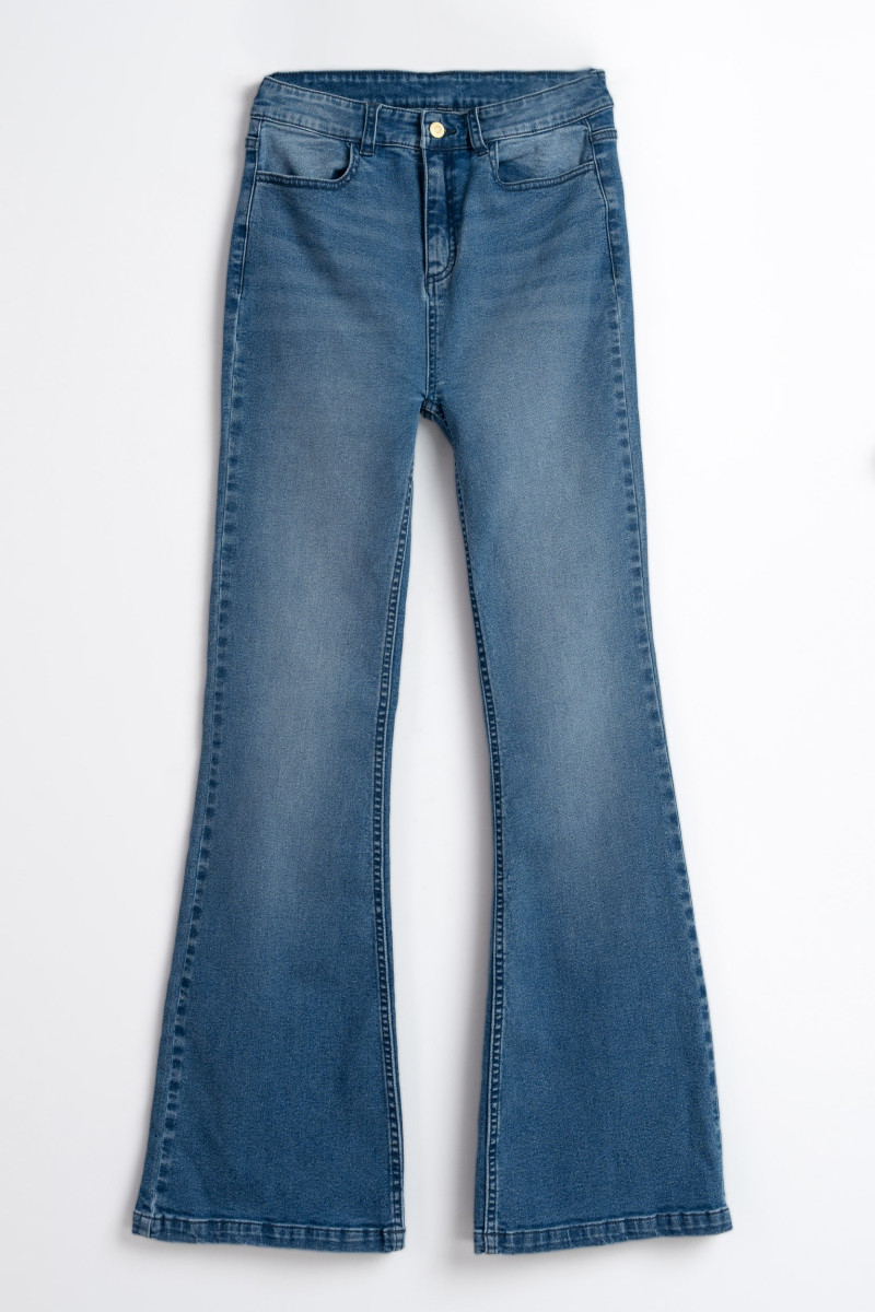 Niebieskie jeansowe dzwony, niebieski