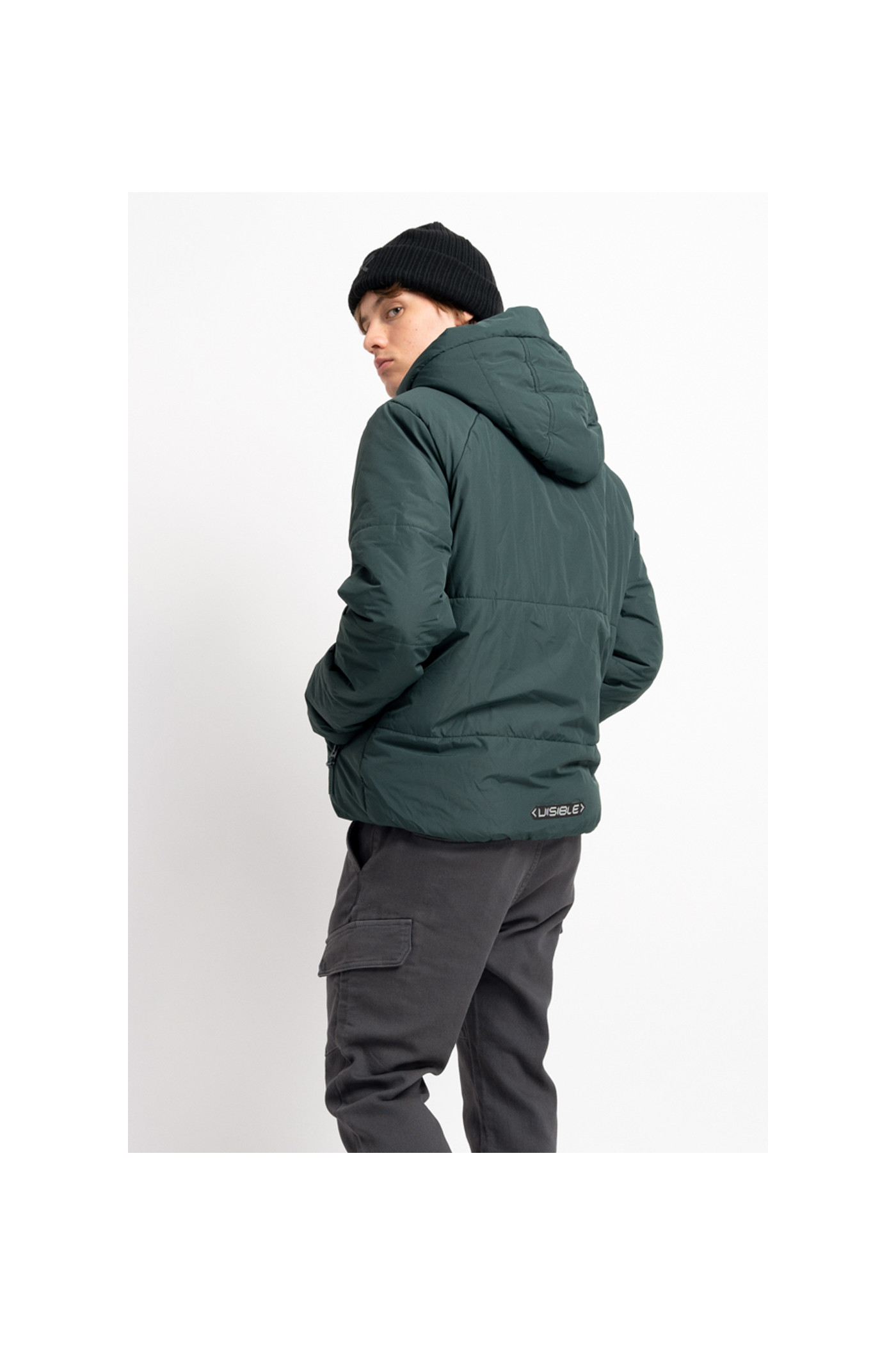 Czarna czapka z kontrastową aplikacją z przodu