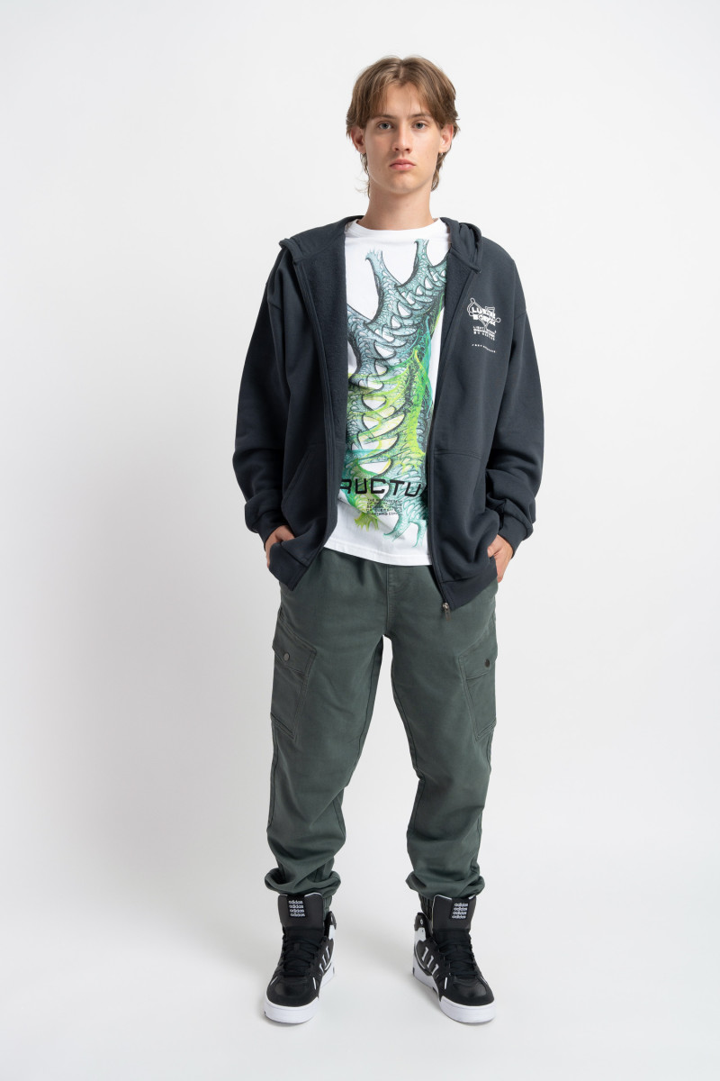 Biały t-shirt z kolorową grafiką z przodu