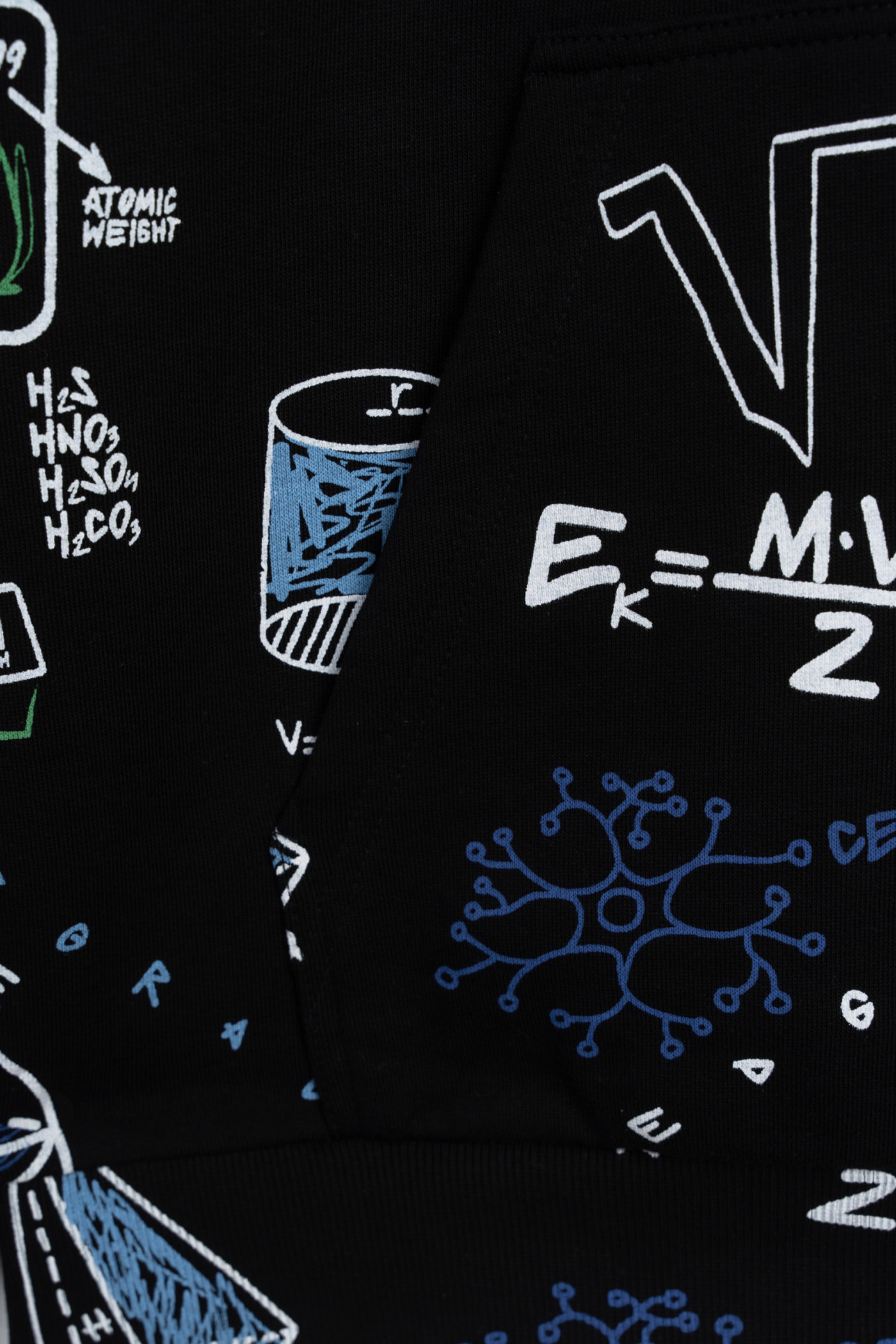 Czarna bluza z kapturem z kolorową grafiką na całości